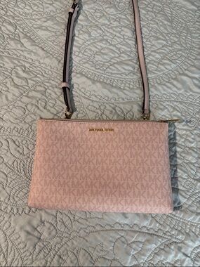 Michael Kors Powder Blush Leather  Bag with Gold Hardware Like New